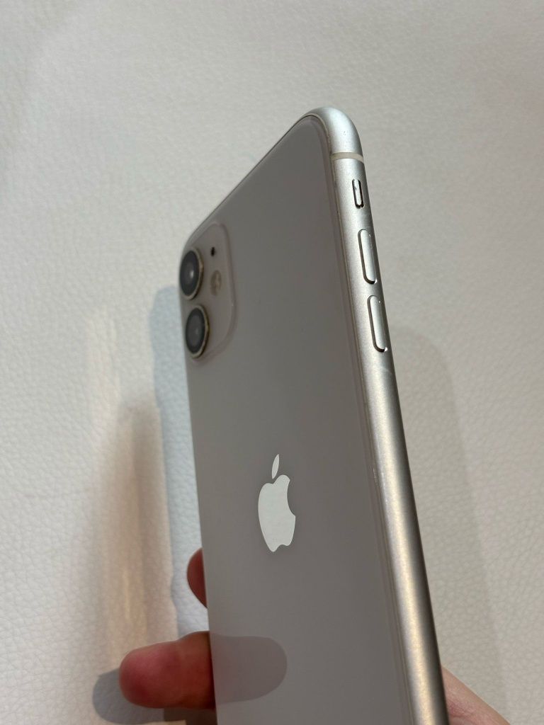 Vendo" IPhone 11  64 gb"  impecável !