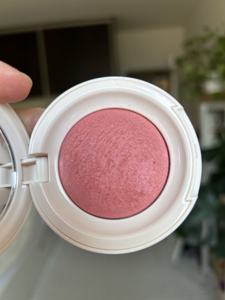 Rare Beauty soft luminous powder blush kolor happy