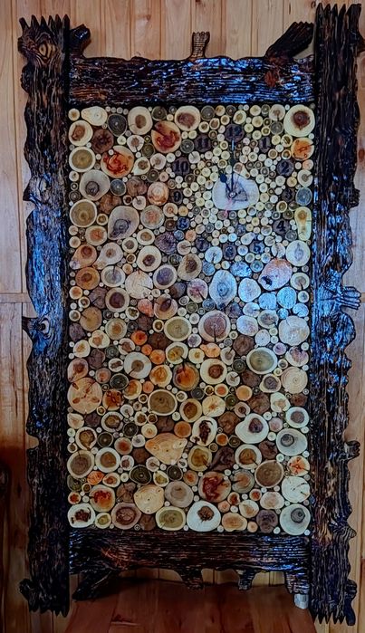 Панно з дерева з годинником