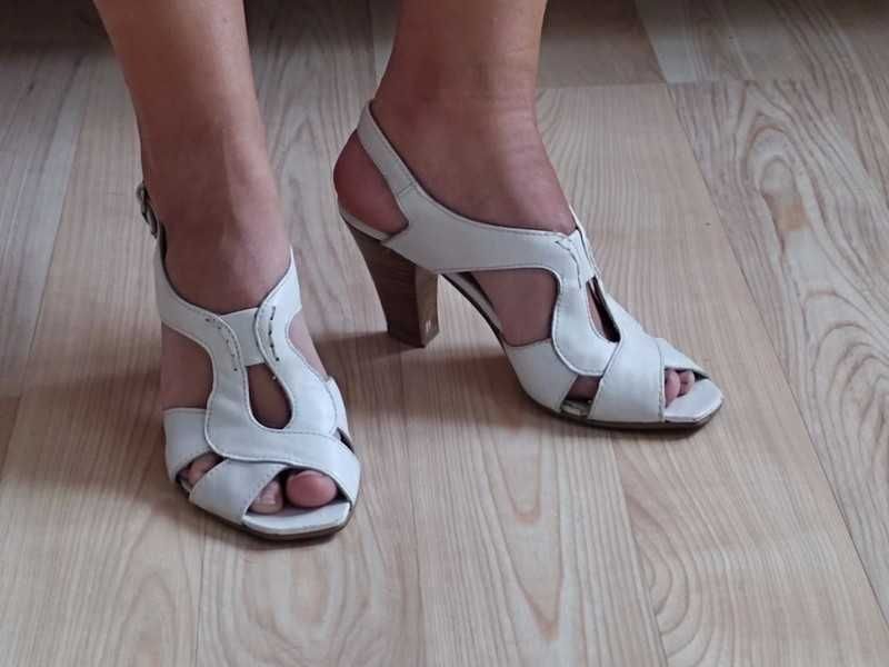 Białe buty na obcasie Syrena rozmiar 36