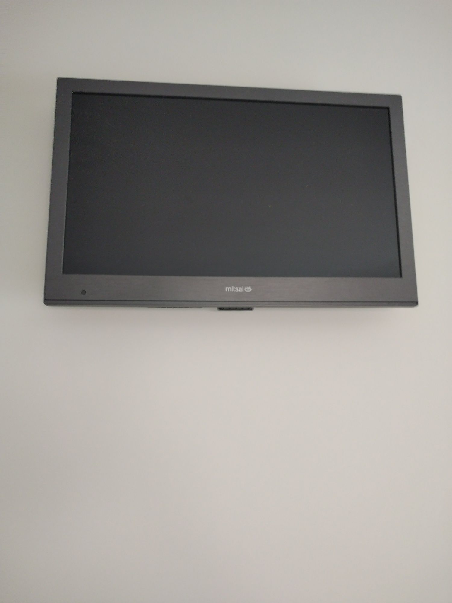 Vendo esta televisão em muito bom estado, mais suporte incluído!..