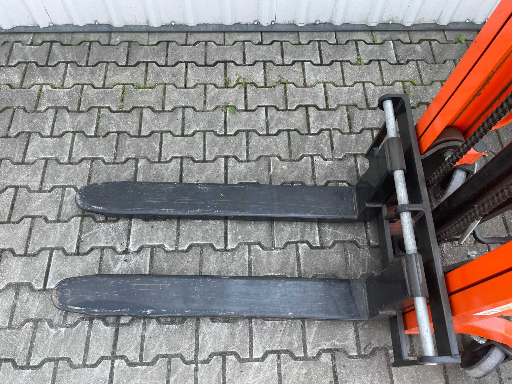 Wózek paletowy podnośnik, PALECIAK MASZTOWY - Regulowana szerokość