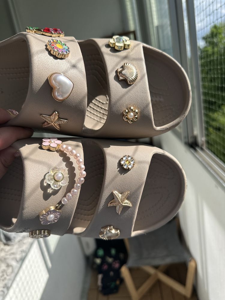 Crocs baya platform beżowe beż przypinki przypinka r. 39