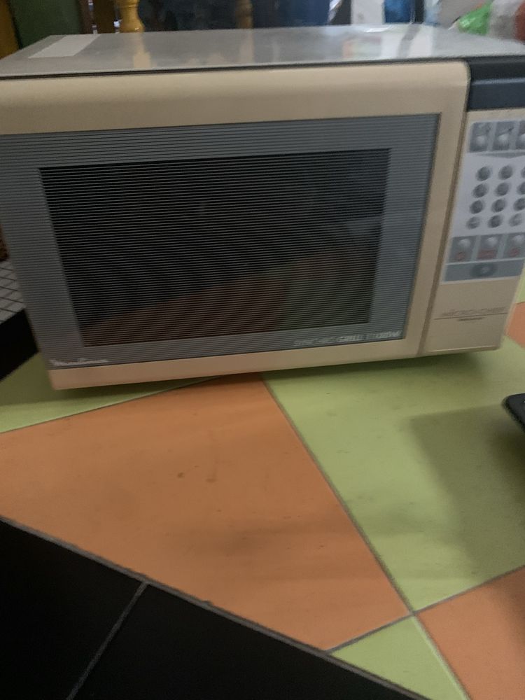 Microondas Moulinex com espeto 1100 W