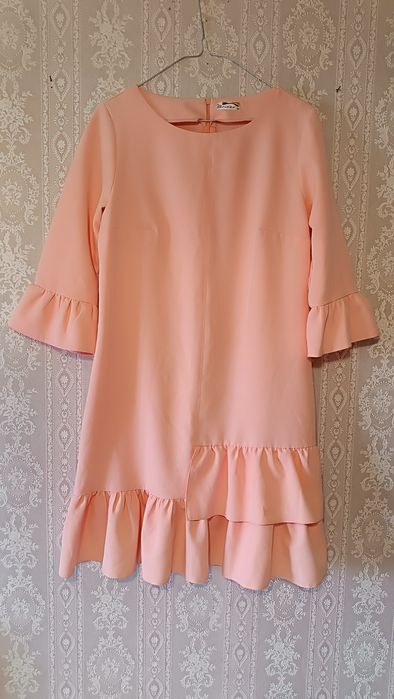 Рожева сукня з воланами. Розмір М.