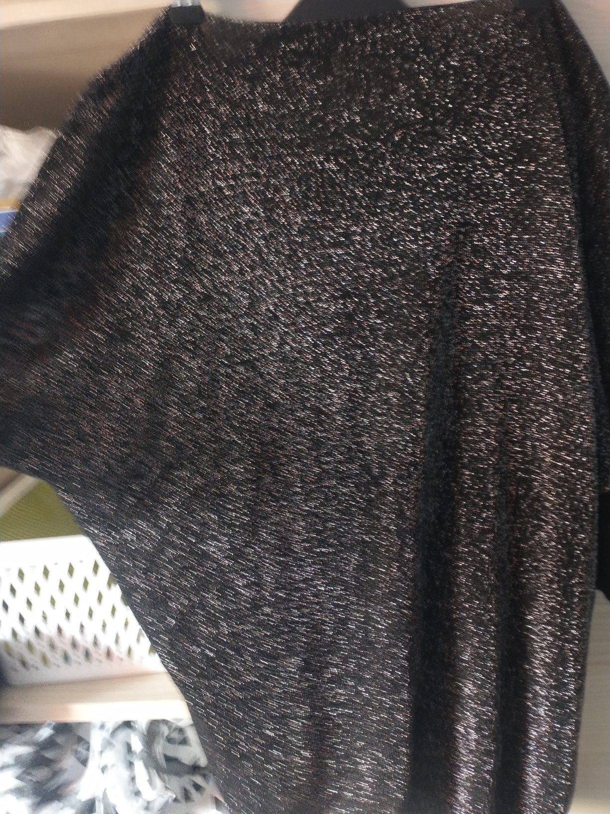 Sweterek damski czarny w brokat