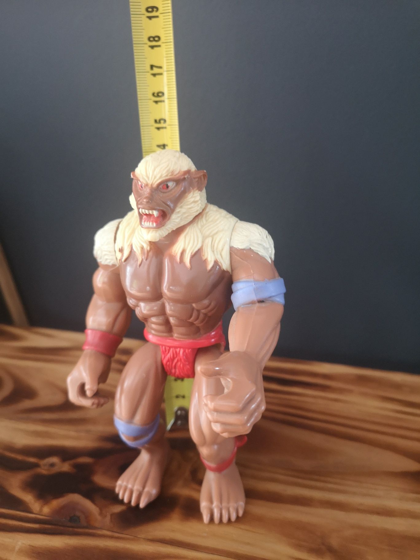 Figurka T Wolf Thundercats  z 1985 roku.
