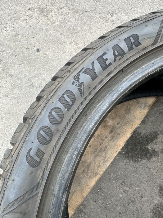 Шини 255 40 19 100V Goodyear UltraGrip Performance пара