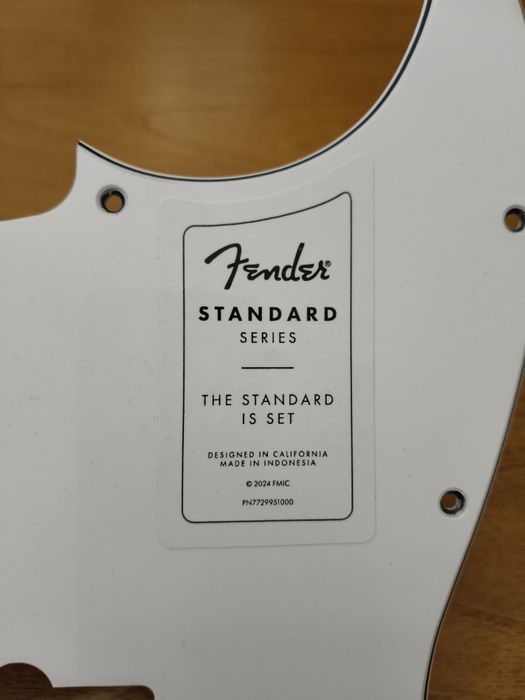 Pickguards Fender originais - baixo Precision Bass e Jazz Bass