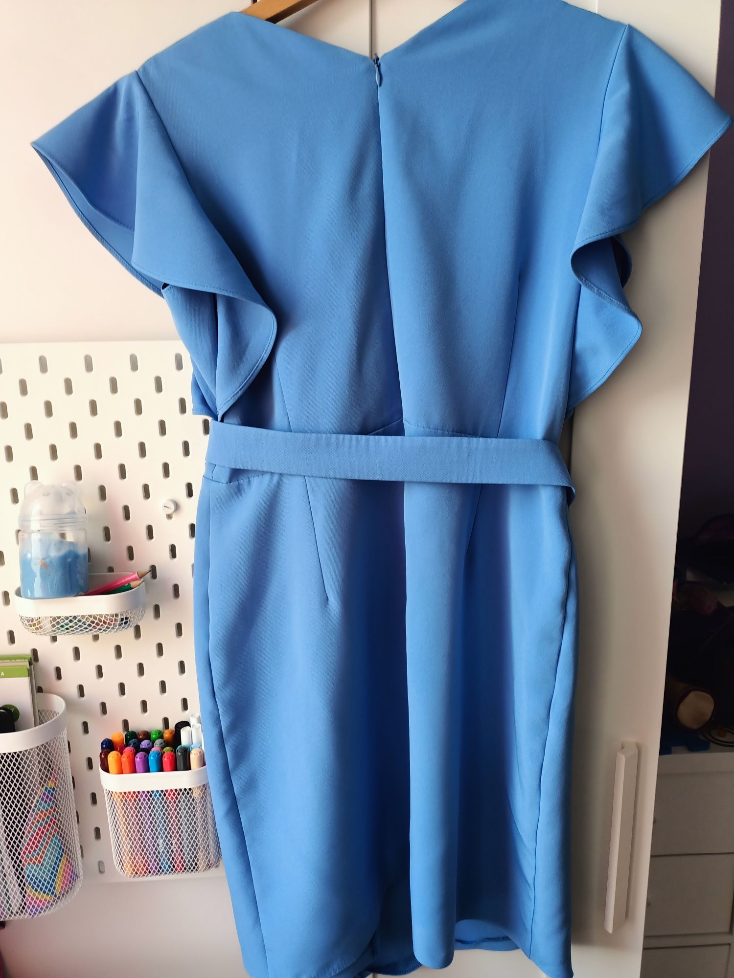 Elegancka błękitna sukienka Manifesto L pasek 40 niebieska