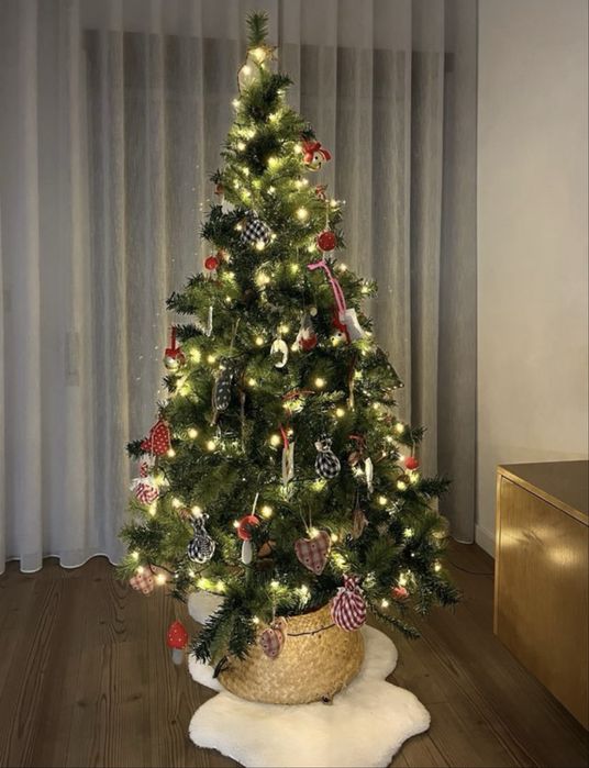 Arvore de Natal 180cm com pinhas