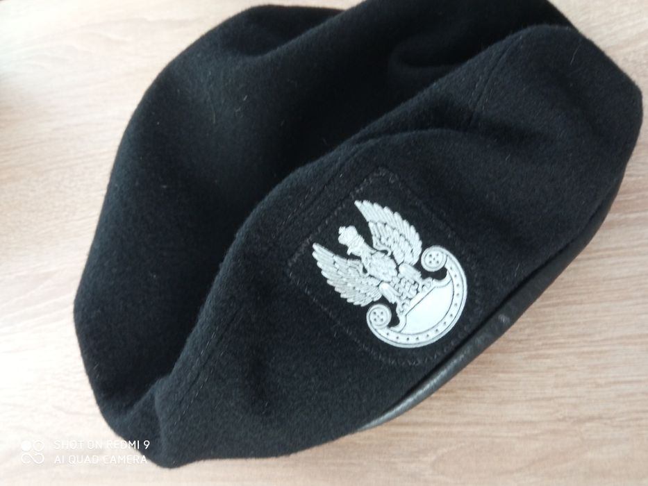 Zamienię beret wojskowy czarny starodawny