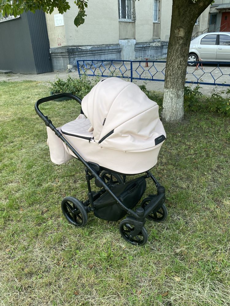 Продам коляску Adamex