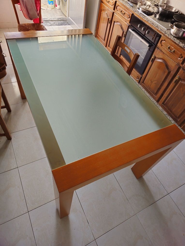 Mesa de jantar (Madeira Maciça)