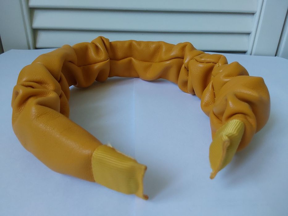 Opaskar  szeroka do włosów Nowa