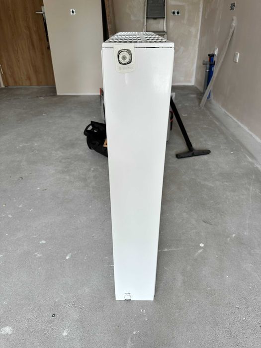 Grzejnik panelowy 70,5×90×15 z termostatem, nieużywany w eksploatacji