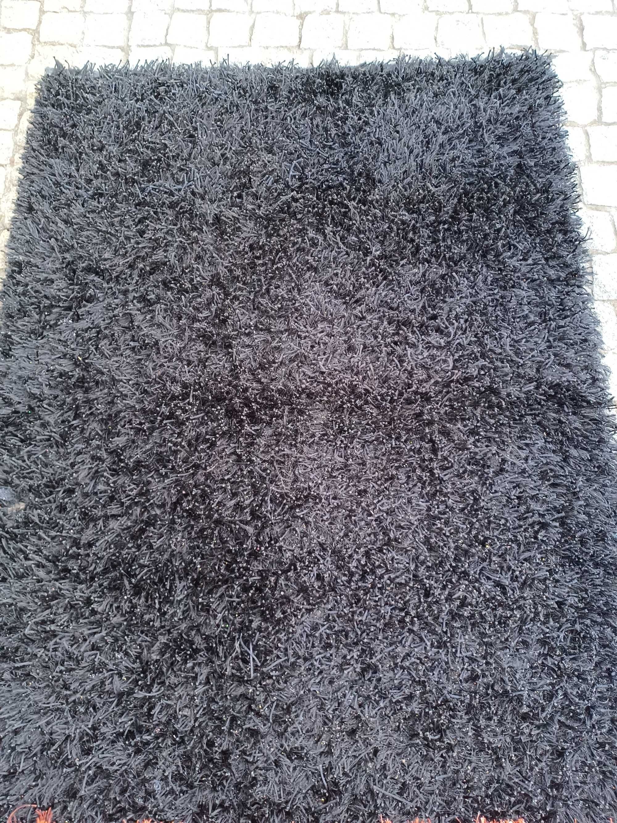 Carpete laranja ou preta