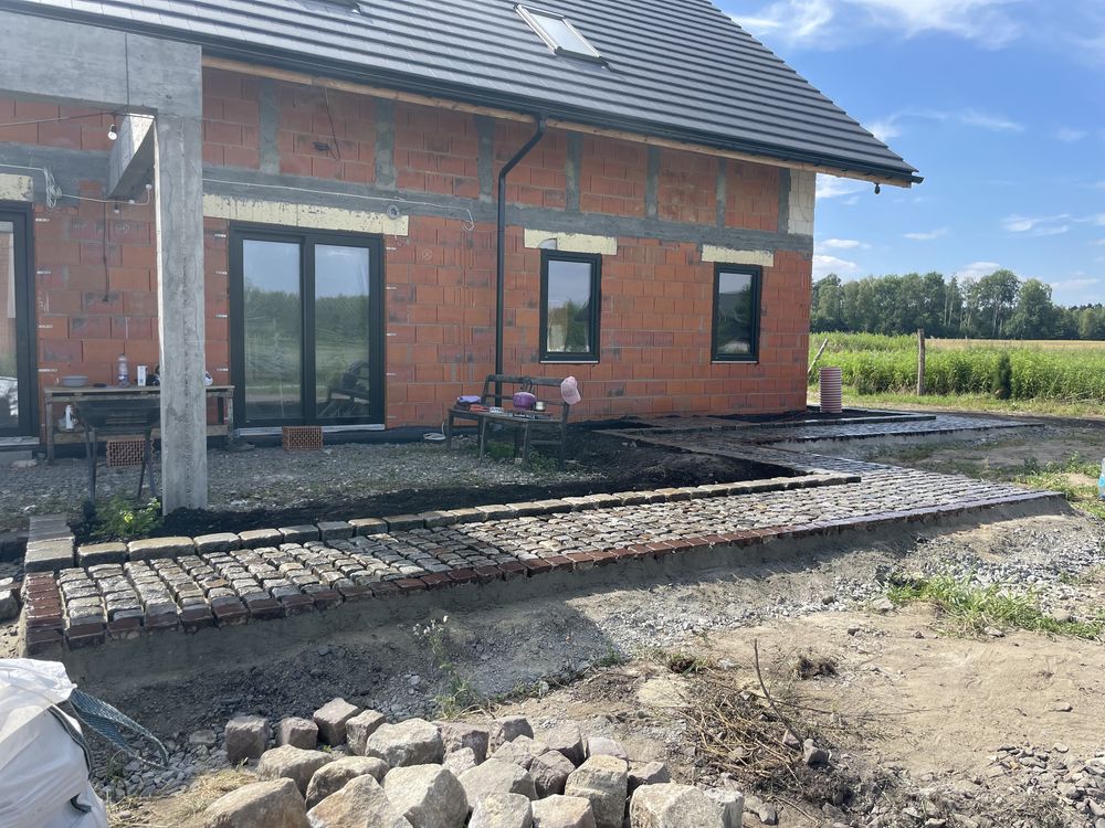 Nowoczesny dom piętrowy graniczący z łąkami i lasem w Tworogu