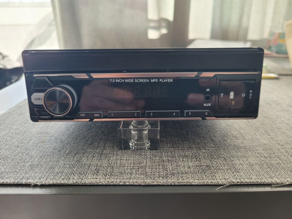 Radio samochodowe z wysuwanym ekranem BLUETOOTH,3xUSB,AUX,SD,RDS,GPS