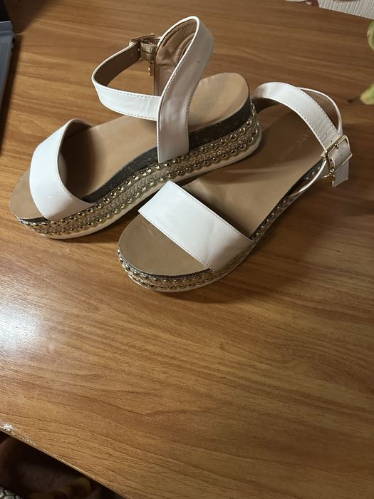 Босоніжки, розмір 39