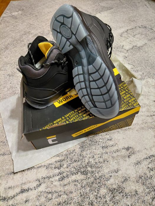 Trzewiki robocze zimowe r.44