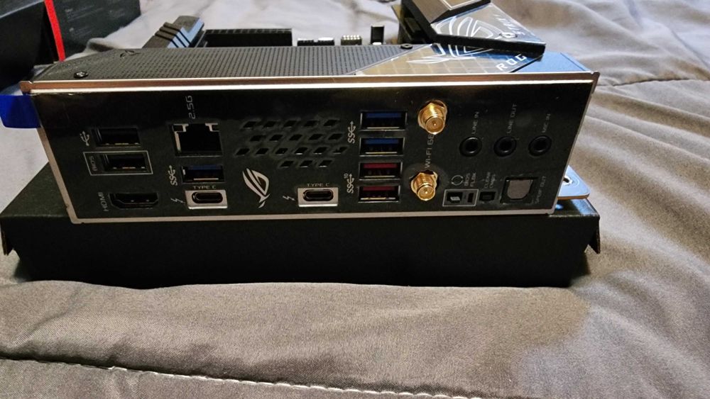 Asus Z690i ITX материнська плата для Intel 1700