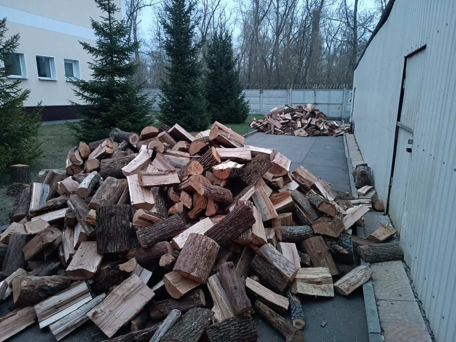 Купить колотые дубовые дрова по 1400 грн СКЛАДОМЕТР с доставкой !