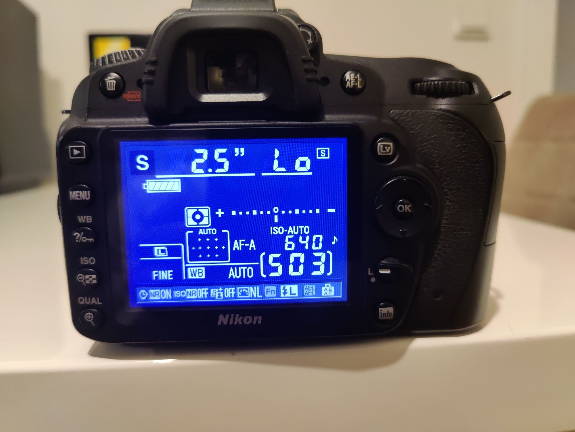 Nikon D90 com lente 18-55