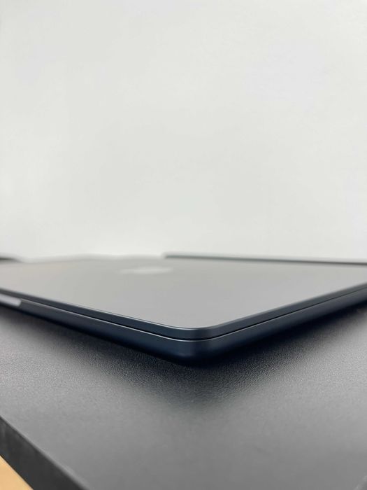 Macbook Air 2022  (M2/8gb/256 ssd)