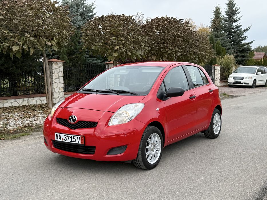 Toyota yaris 1.0 benzyna lift 2010 rok hak 5 drzwi klima