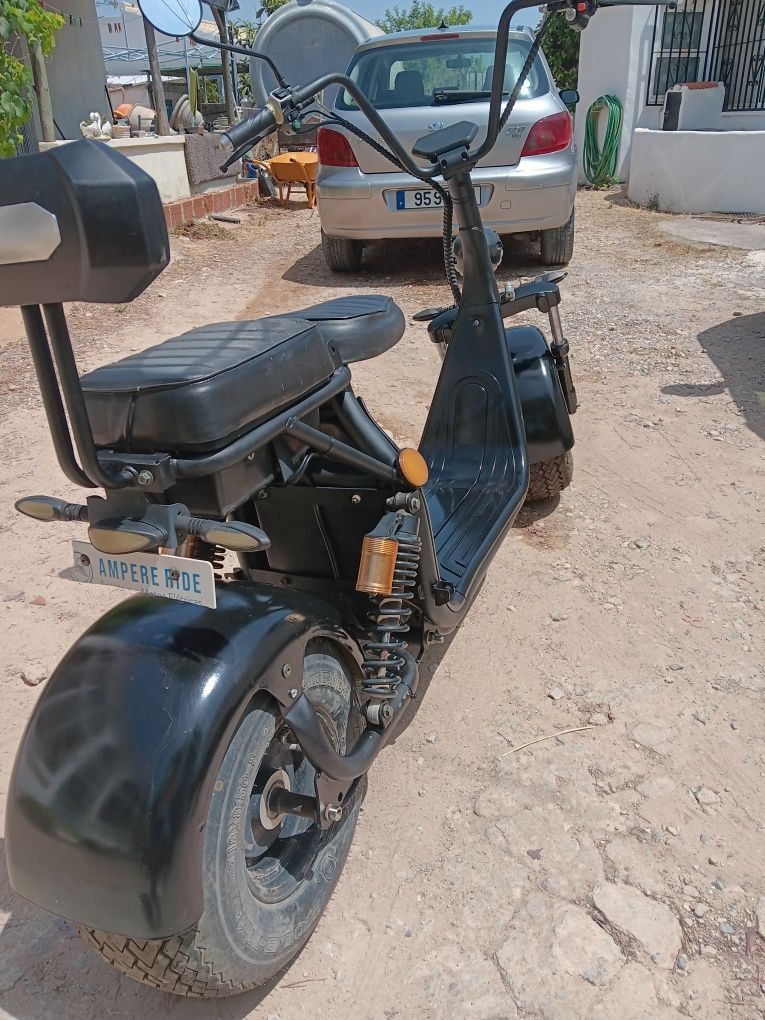 Vendo por 800€/ ou troco por motorizada 50cc a meu gosto