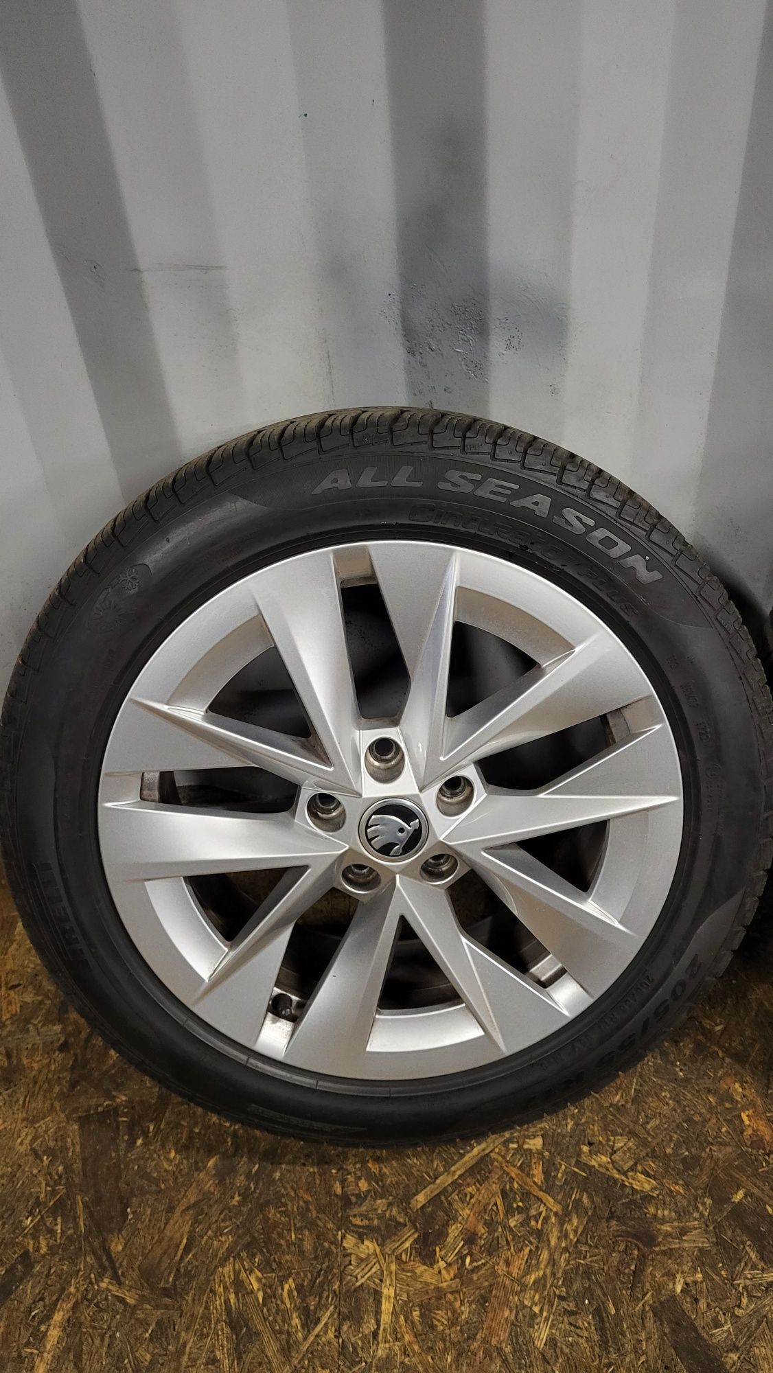 Alufelgi Skoda 17 5x112 z oponami 205/55 R17 Octavia 4 3 Superb