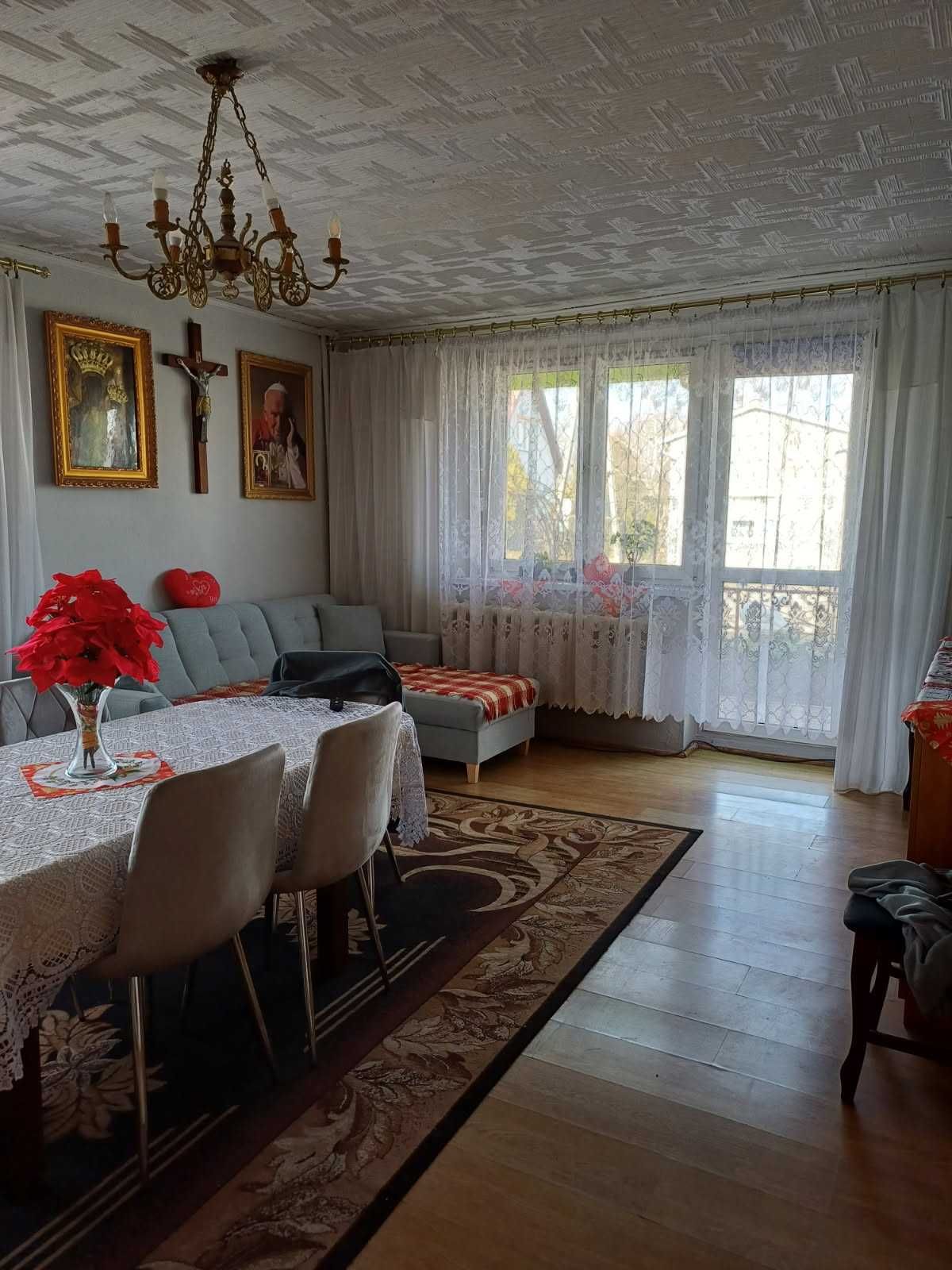 Dom piętrowy na sprzedaż