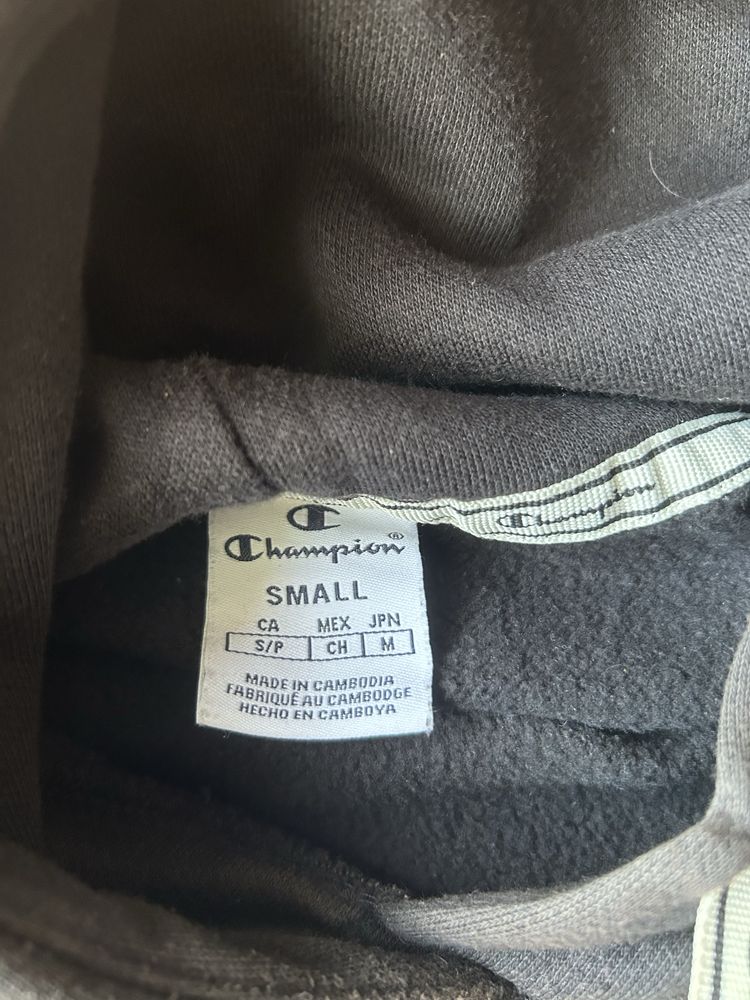 Sweat preta e com bolsos da Champion