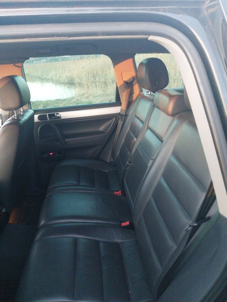 VW touareq 2.5 tdi 3.5t na haku