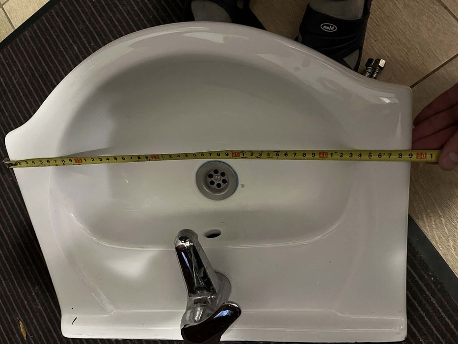 Sprzedam umywalkę z baterią.