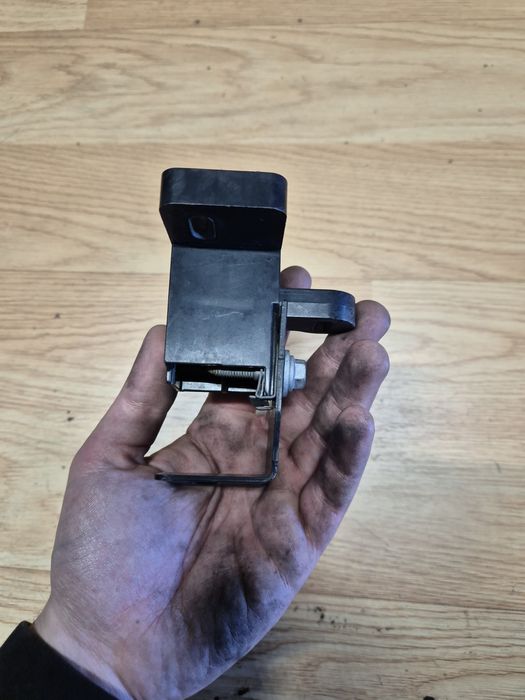 Uchwyt Chłodnicy Renault Megane IV 2020