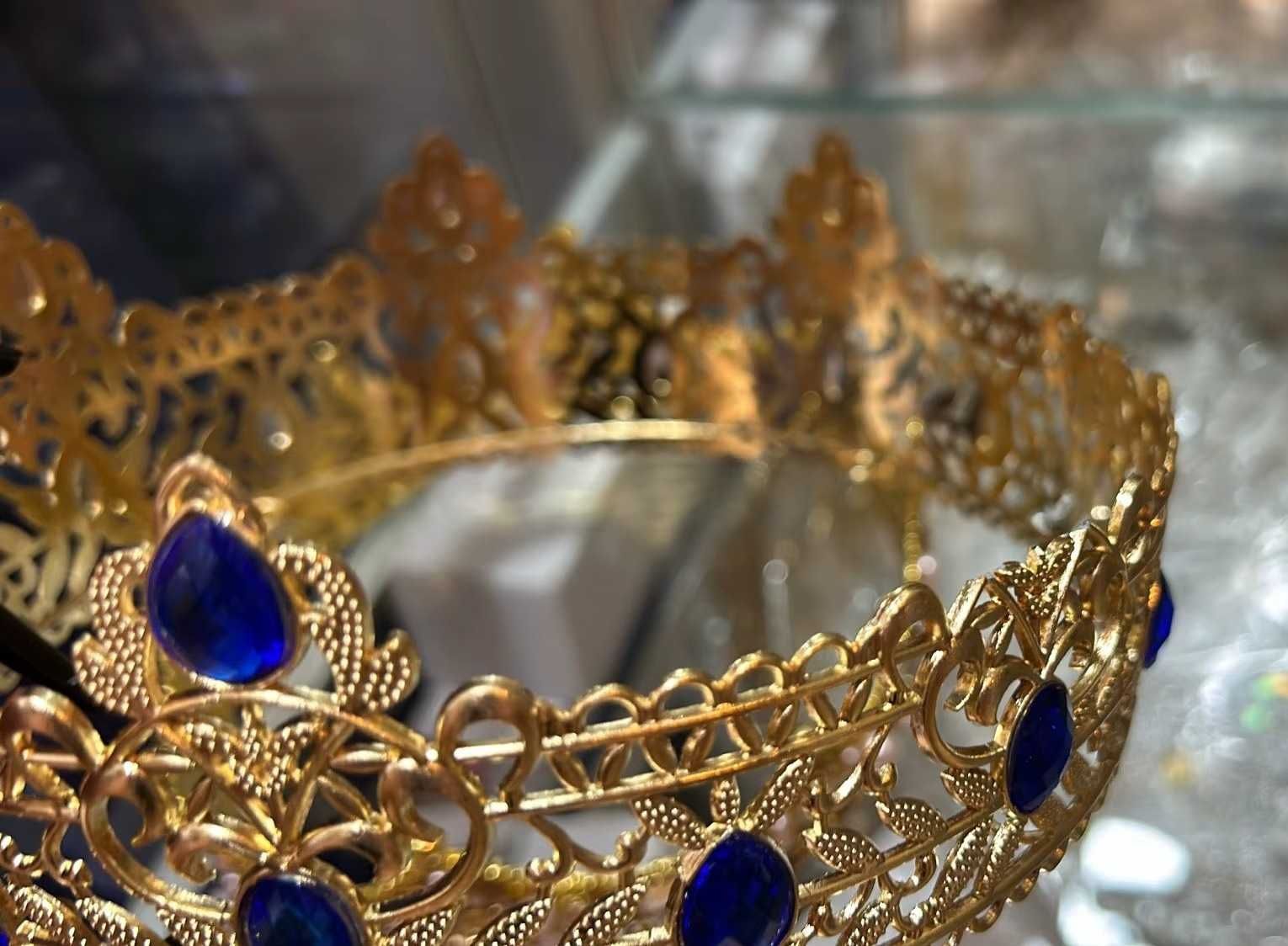 Złota kryształowa korona, diadem ślubny.