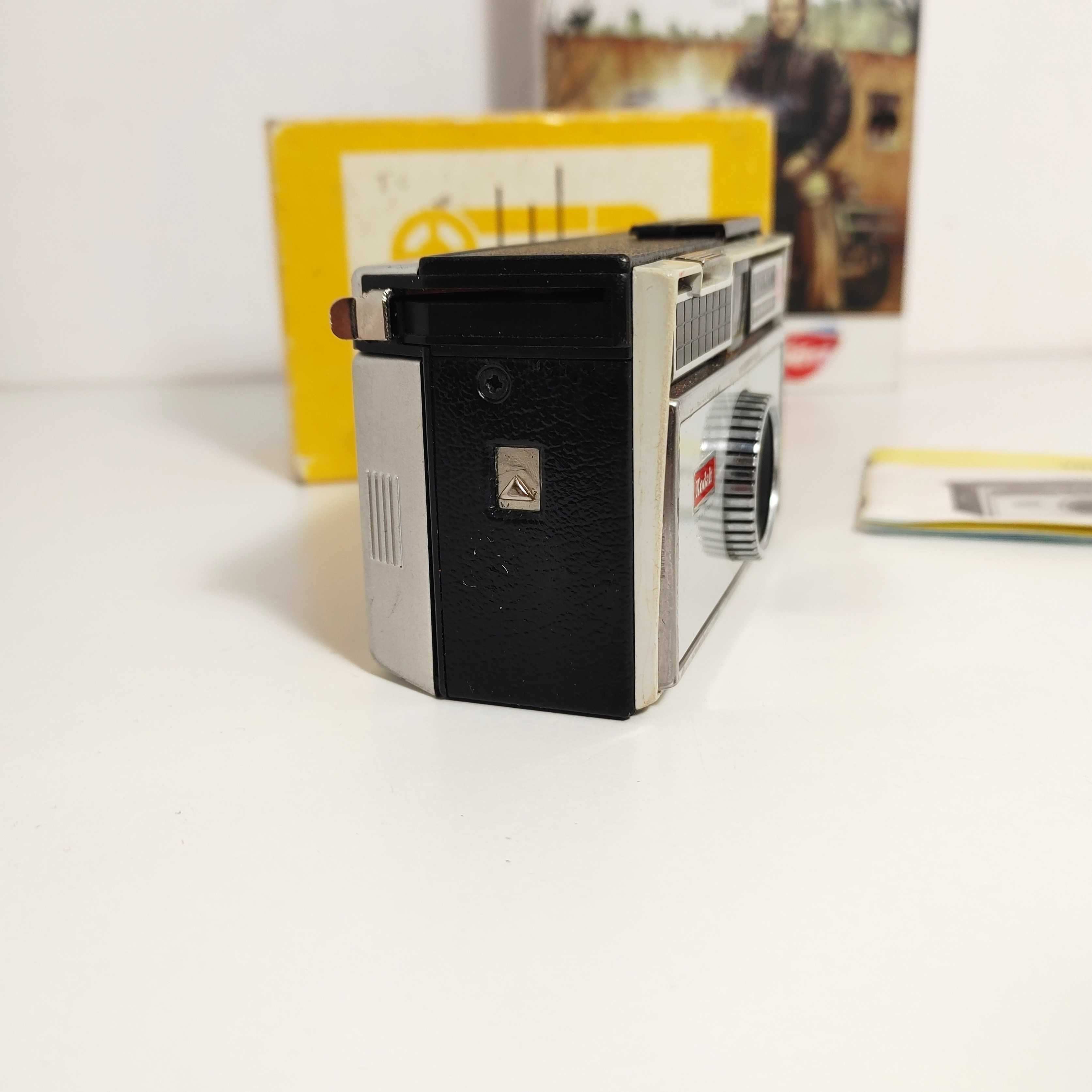 Ładny zadbany aparat fotograficzny RETRO Kodak Instamatic 100 Pudełko