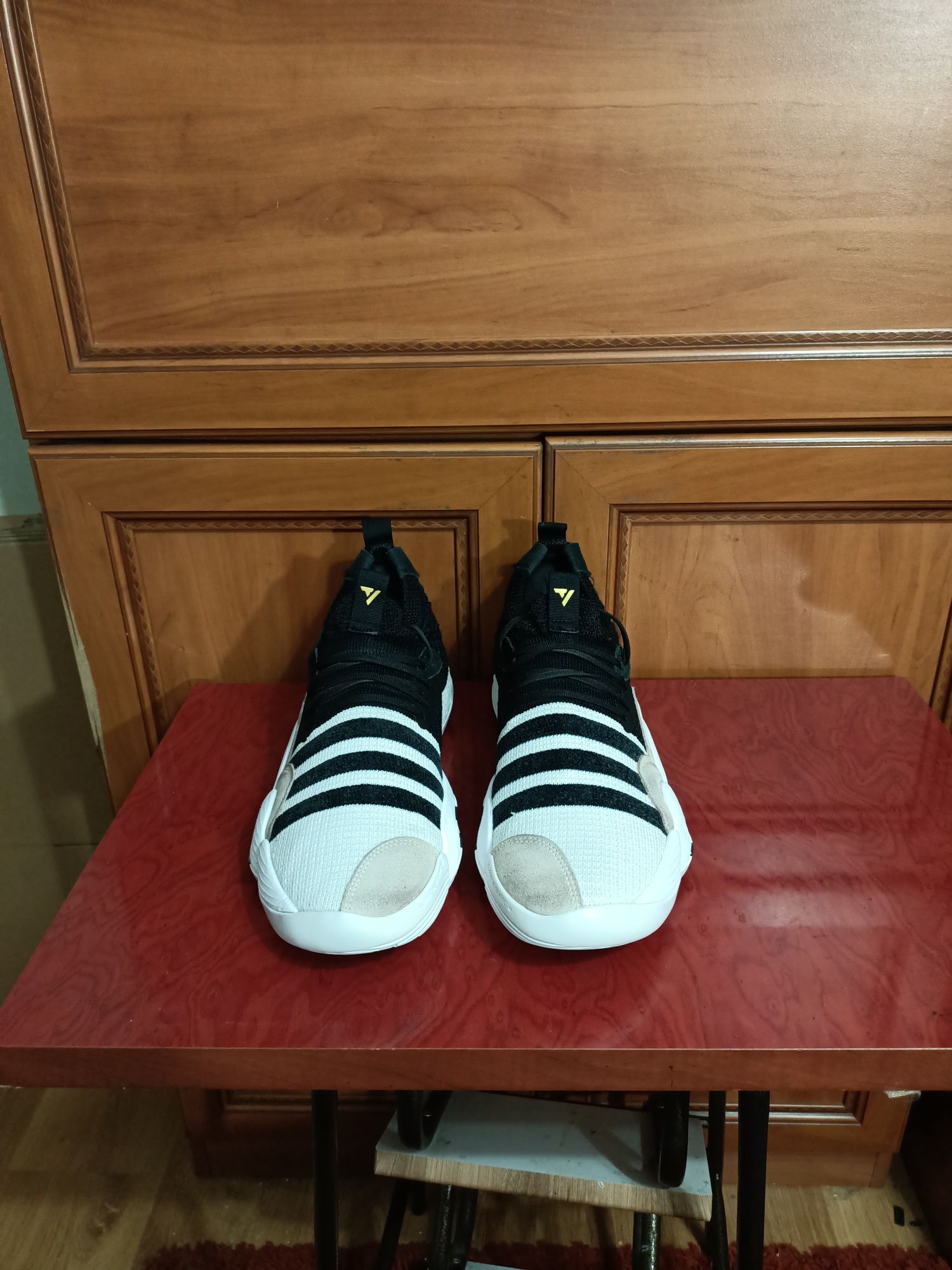 Кросівки Adidas Trae Young 2.0