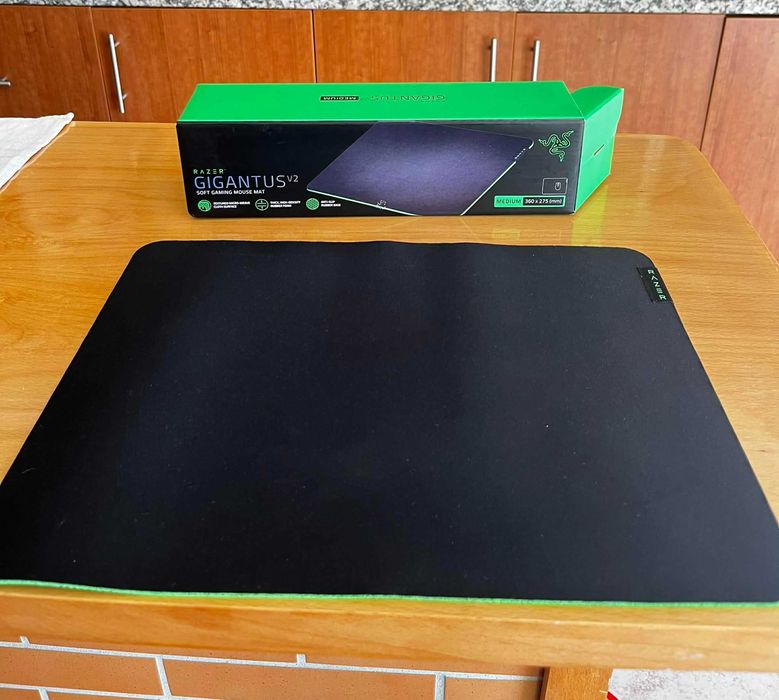 Razer Gigantus V2 Medium – Tapete Gaming – Como Novo + Caixa