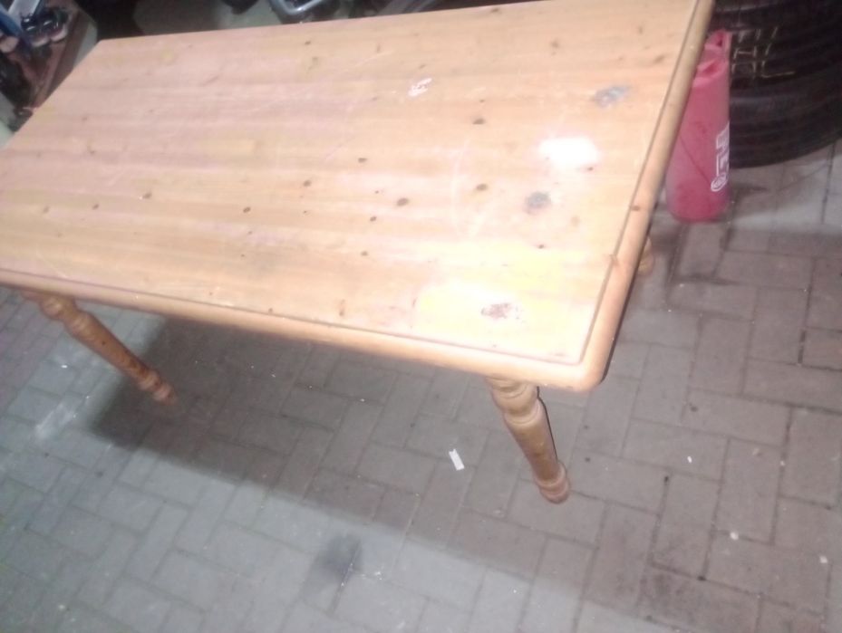 Duży stół drewniany