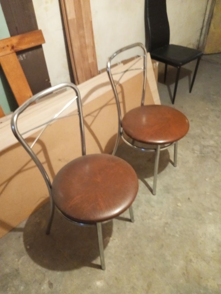 Sprzedam dwa krzesła