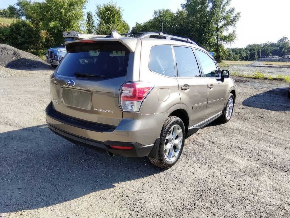 Subaru Forester      2018