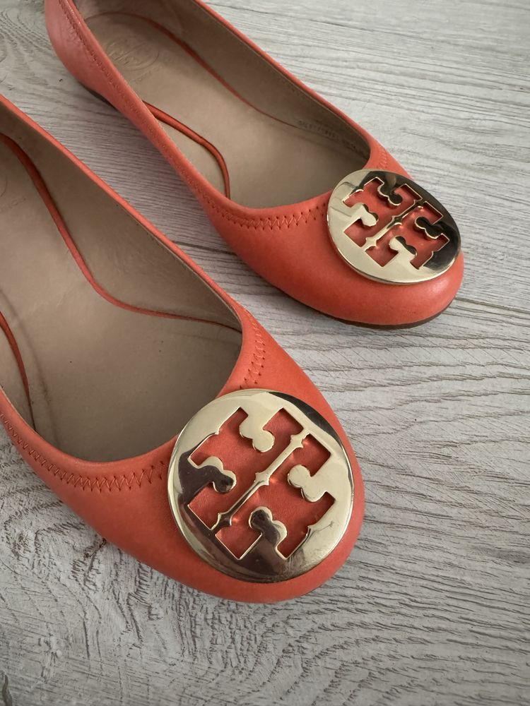 Balerinki tory burch mokasyny logo slip on skorzane