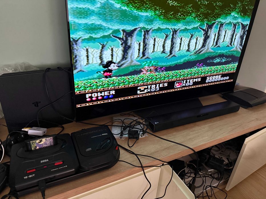 Konsola Sega Mega Drive 2 + Sega Mega CD 2 + 2 pady + SCART + 8 gier