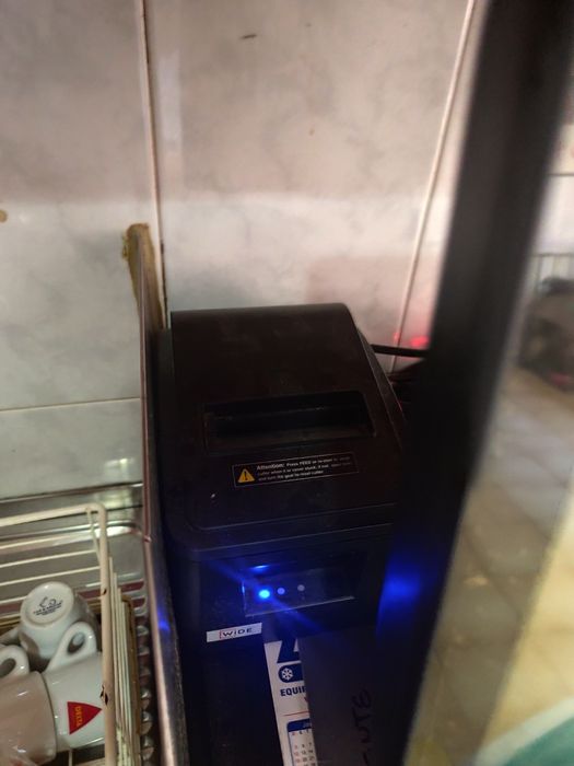Máquina registadora POS completa.