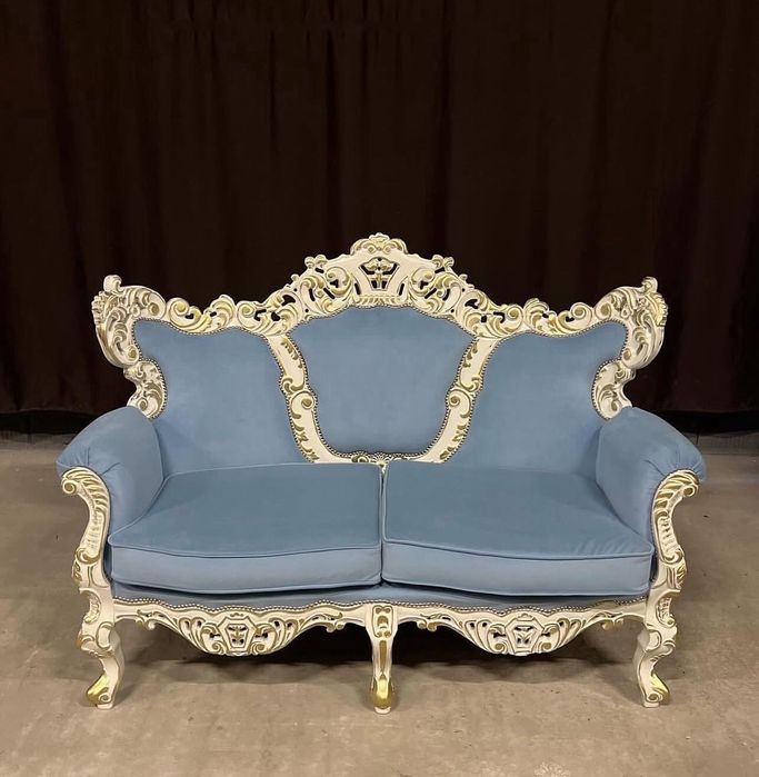 Деревʼяний диванчик в стилі Dior Maison