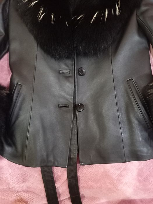 Кожаная женская куртка М