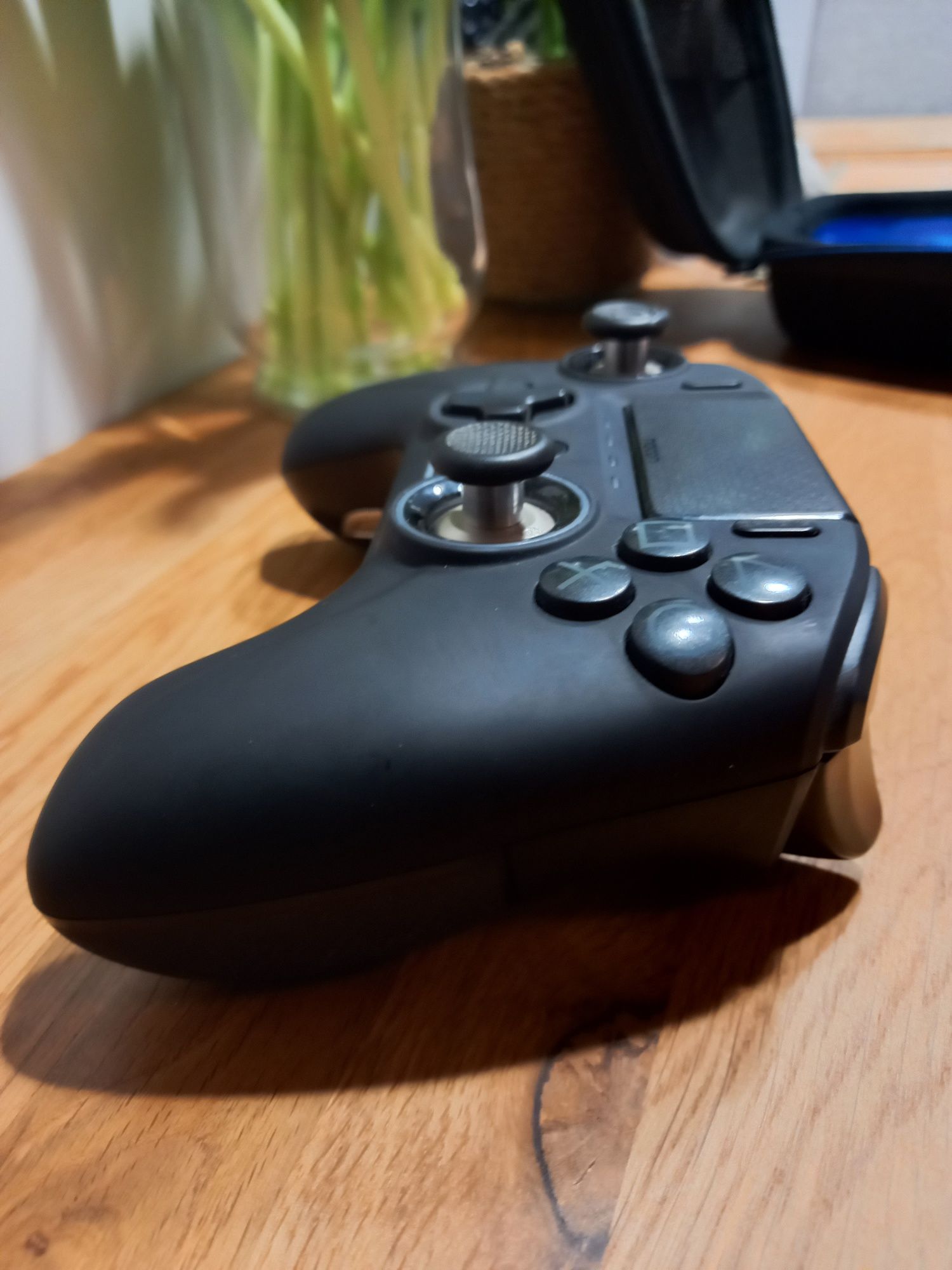 Pad Nacon Unlimited Resolution Pro controller